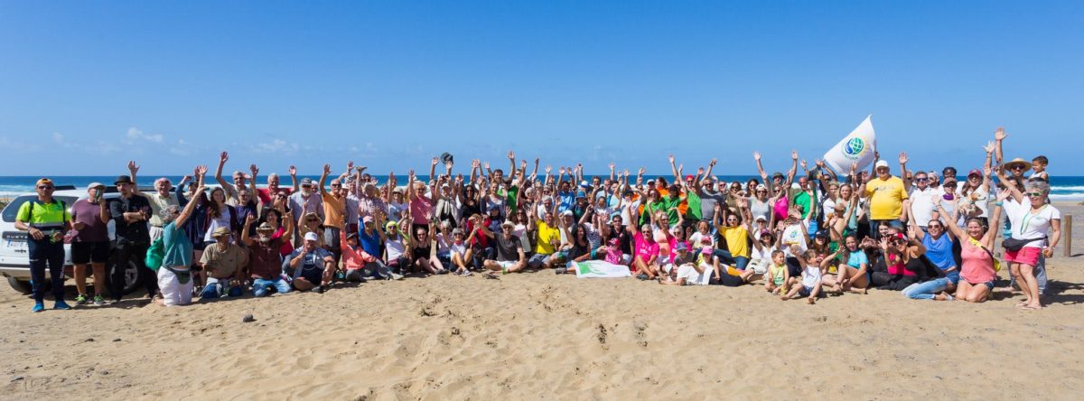 150 voluntarios recogieron una tonelada y media de residuos en la playa de Cofete
