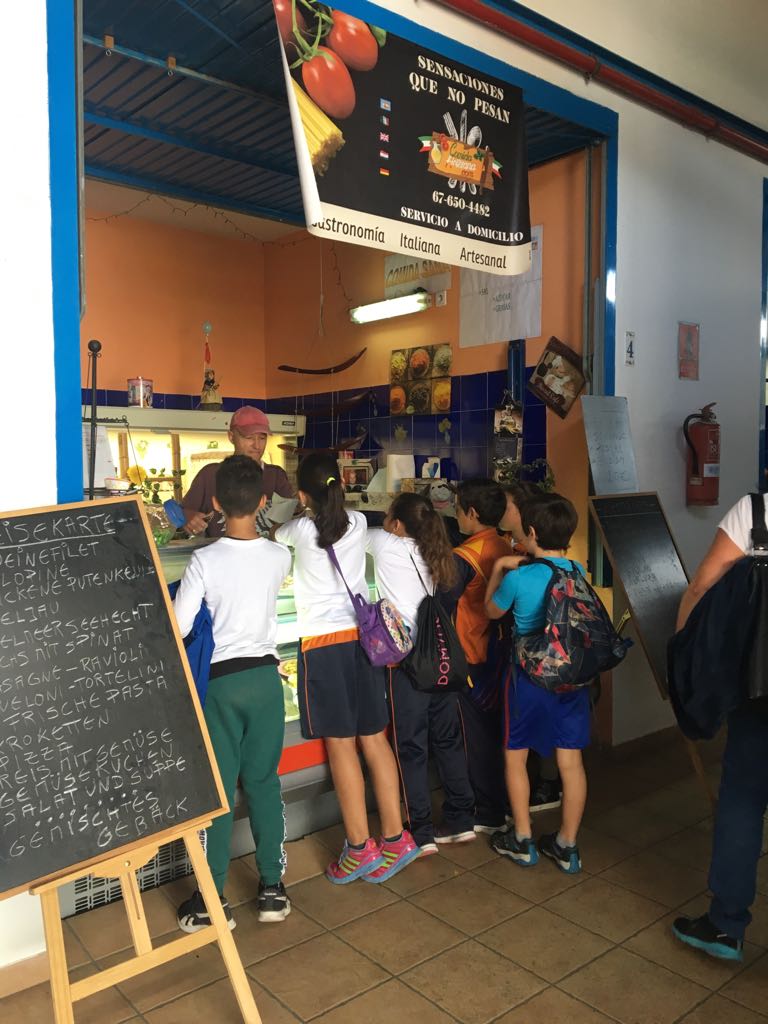 Más de un centenar de escolares conocen las instalaciones del Mercado Municipal de Morro Jable