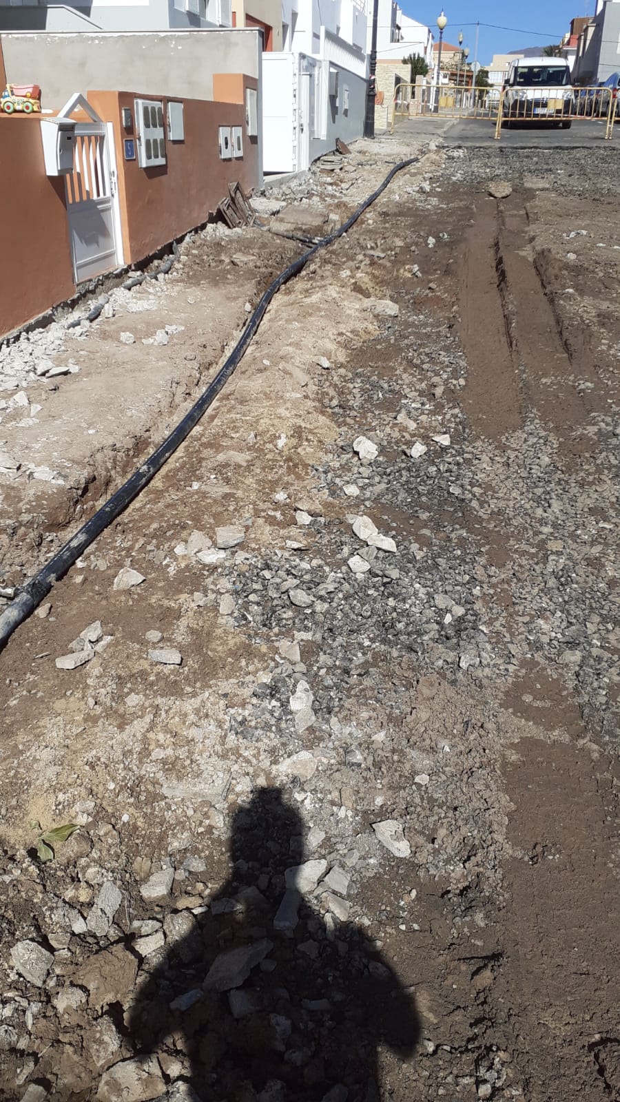 El Ayuntamiento de Pájara restaura el firme hundido de una calle en La Lajita