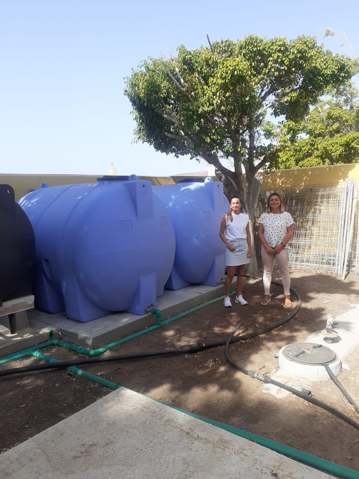 Pájara instala dos nuevos depósitos para garantizar el suministro de agua en el colegio de La Lajita