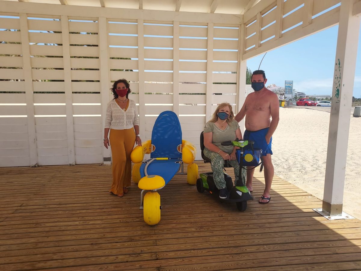 Pájara dispone sillas anfibias en las playas del municipio para mejorar la accesibilidad de su litoral