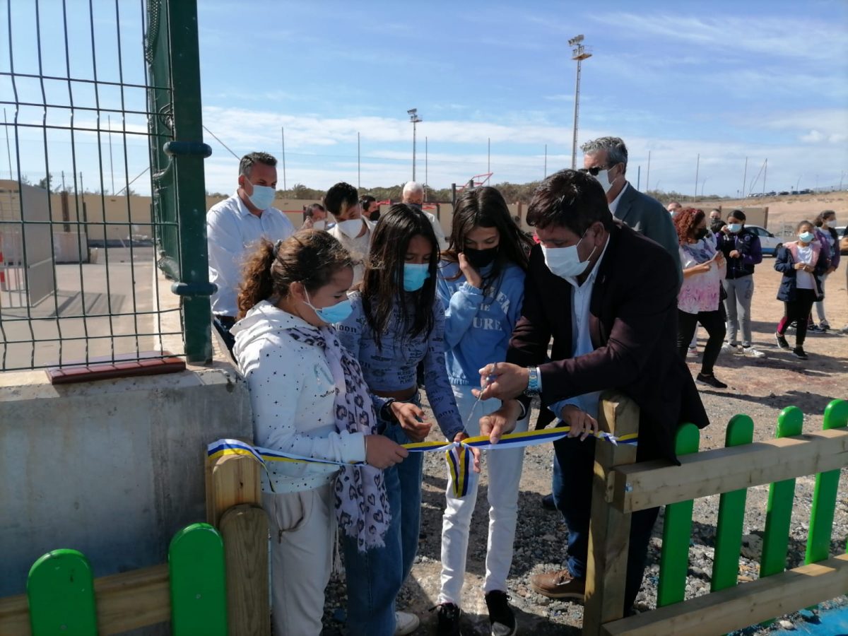 El Ayuntamiento inaugura el mayor parque infantil de Pájara, ubicado en Costa Calma