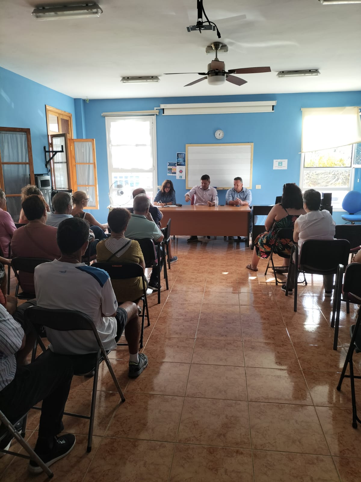 El Ayuntamiento escucha y se compromete en la búsqueda de soluciones a las demandas de la población del Puertito de la Cruz