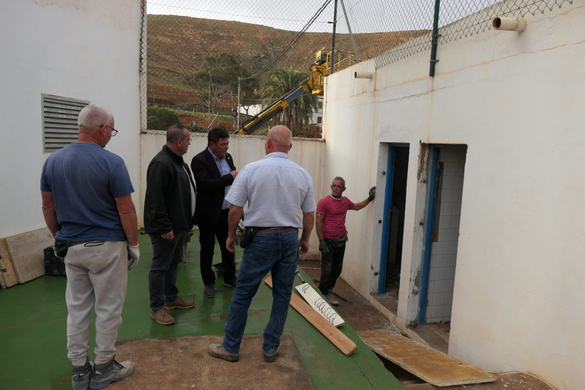 El Ayuntamiento de Pájara inicia los trabajos de adecuación y remodelación de la cancha de fútbol sala de Toto