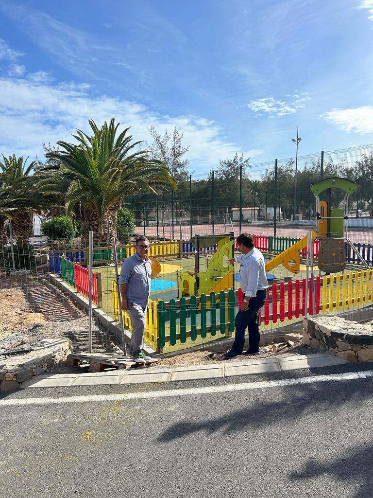 El Ayuntamiento de Pájara culmina las obras del nuevo parque infantil de Ajuy