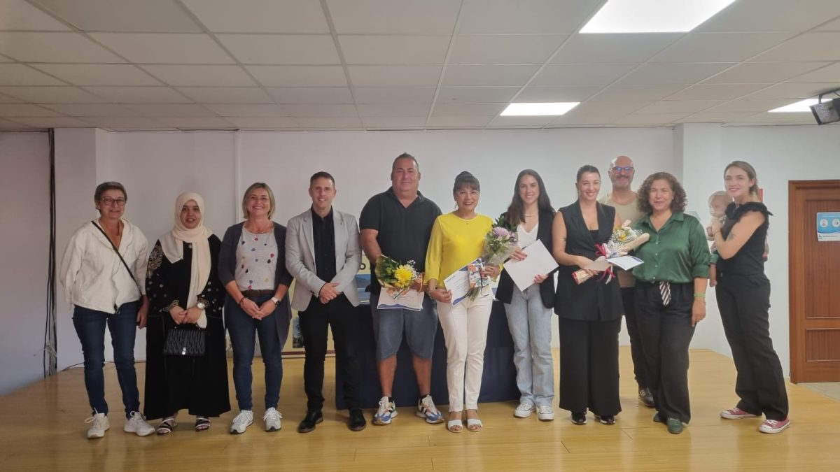 Pájara entrega los diplomas al alumnado del proyecto de Radio Ecca para mejorar su formación académica