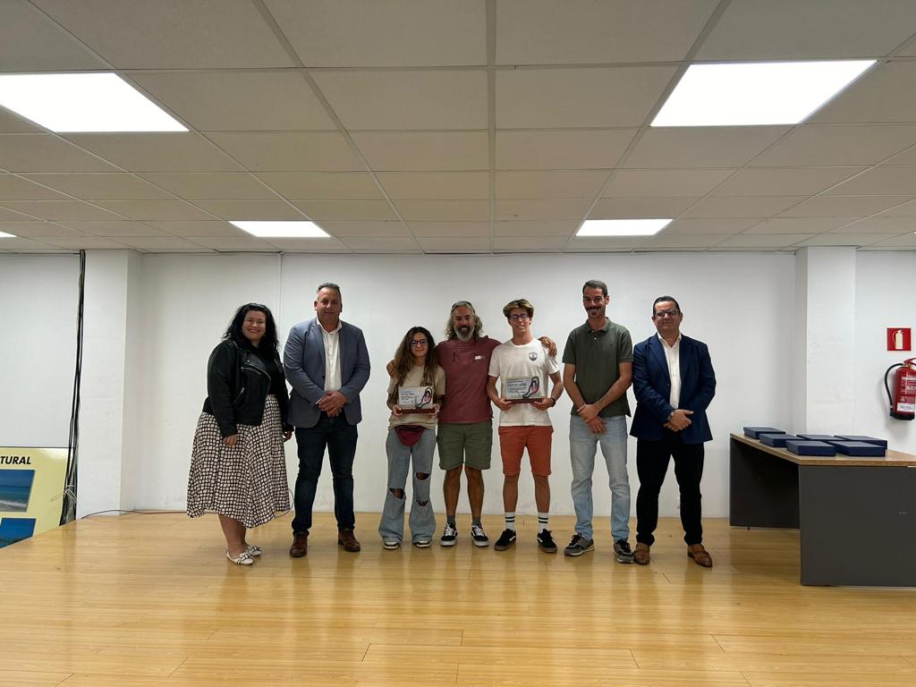Pájara felicita a Zoe y Ancor Sosa por sus grandes resultados en el Gran Canaria Air Battle Kite & Wing Foil Festival