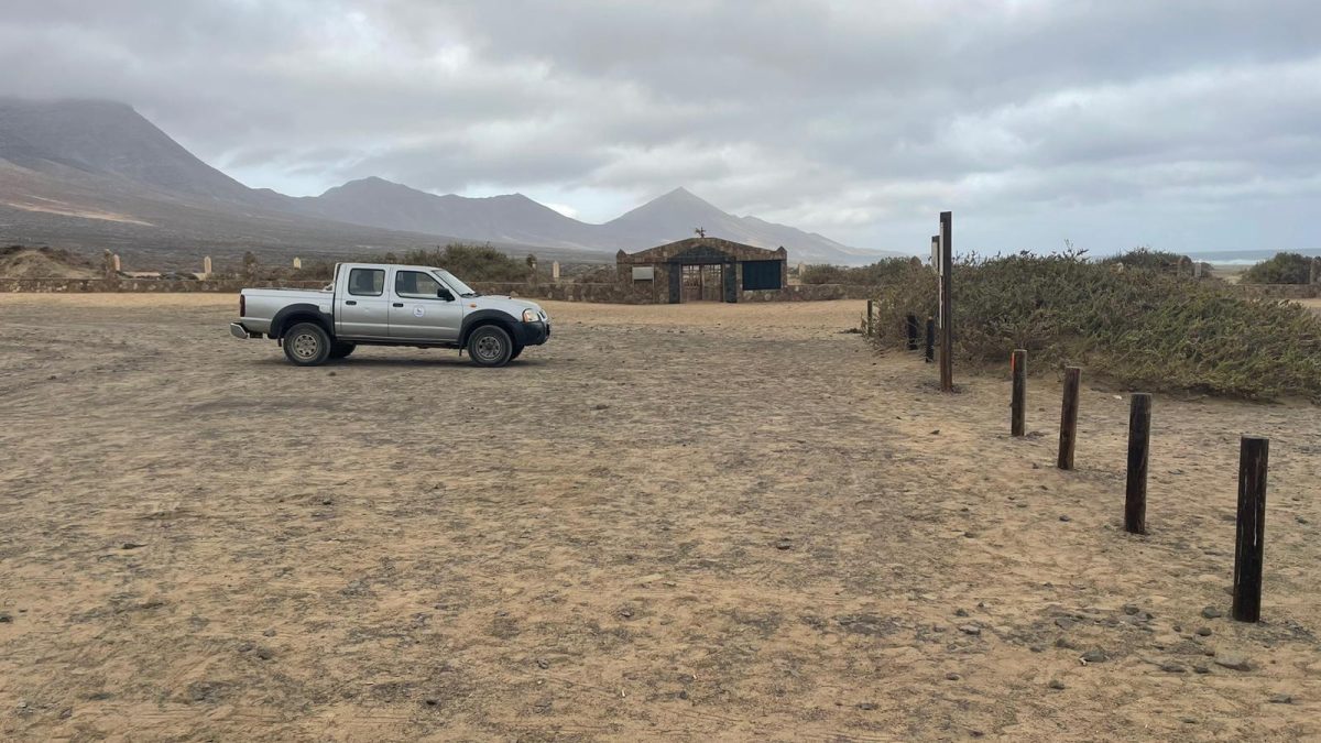 El Ayuntamiento de Pájara colabora con el Cabildo de Fuerteventura en el operativo de limpieza en la Playa de Cofete 