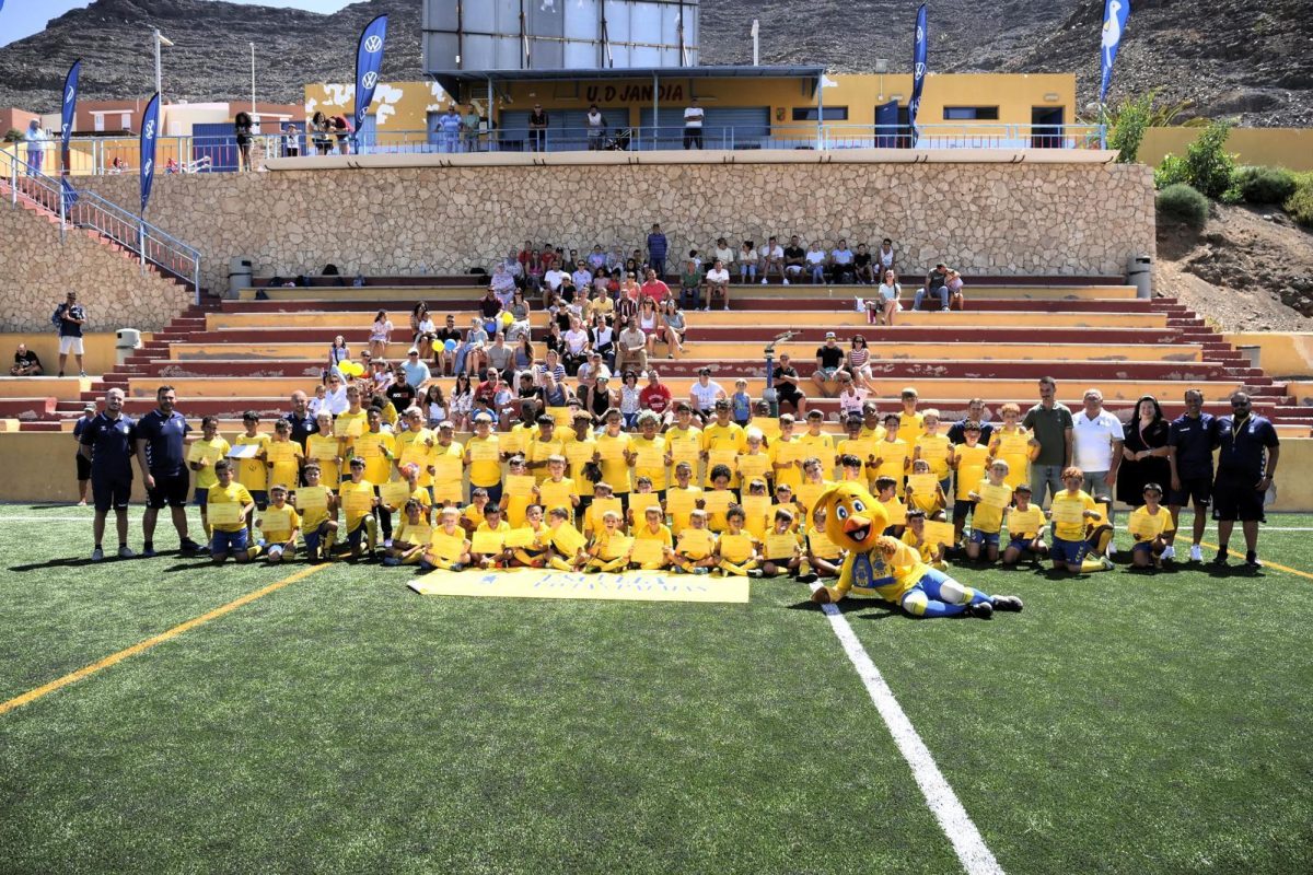 Más de 80 jóvenes disfrutan del IV Campus de la U.D. Las Palmas en Morro Jable 