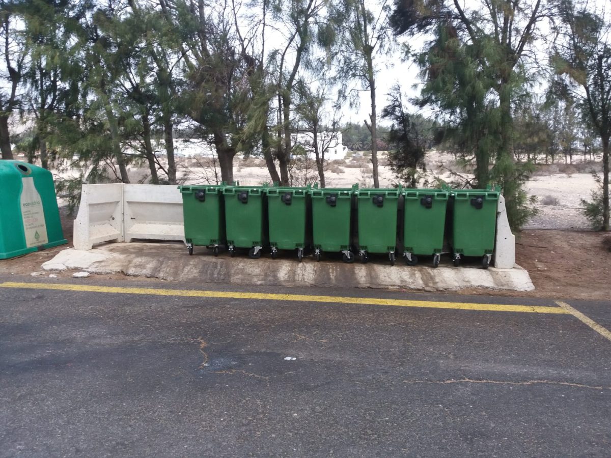 El Ayuntamiento de Pájara comienza la renovación de los contenedores de residuos en la localidad de Costa Calma
