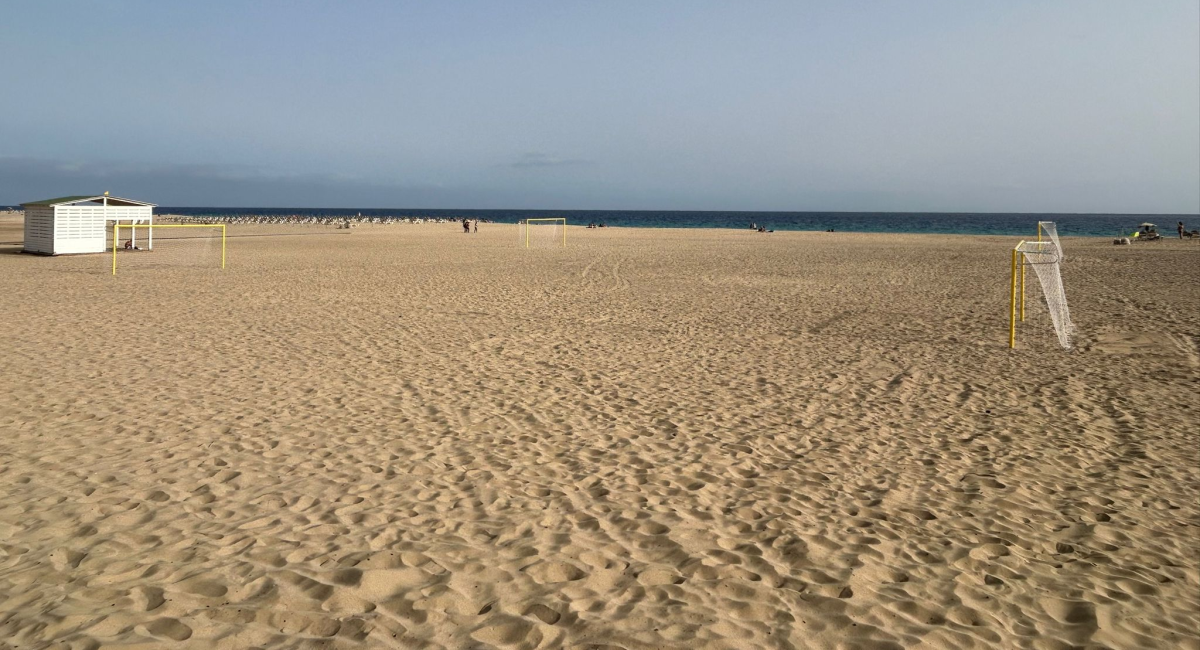 El Ayuntamiento de Pájara completa la zona de ocio deportivo en la playa del Matorral