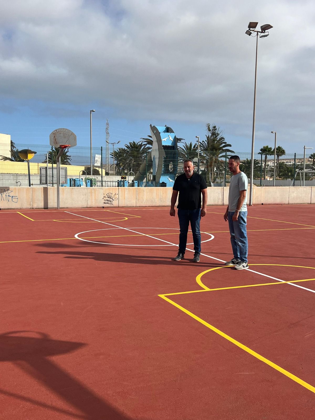 El Ayuntamiento de Pájara reacondiciona las canchas multideporte de Costa Calma