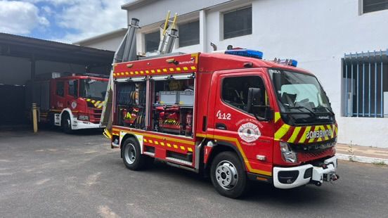 Pájara incorpora un novedoso camión de bomberos capaz de acceder a vías más estrechas