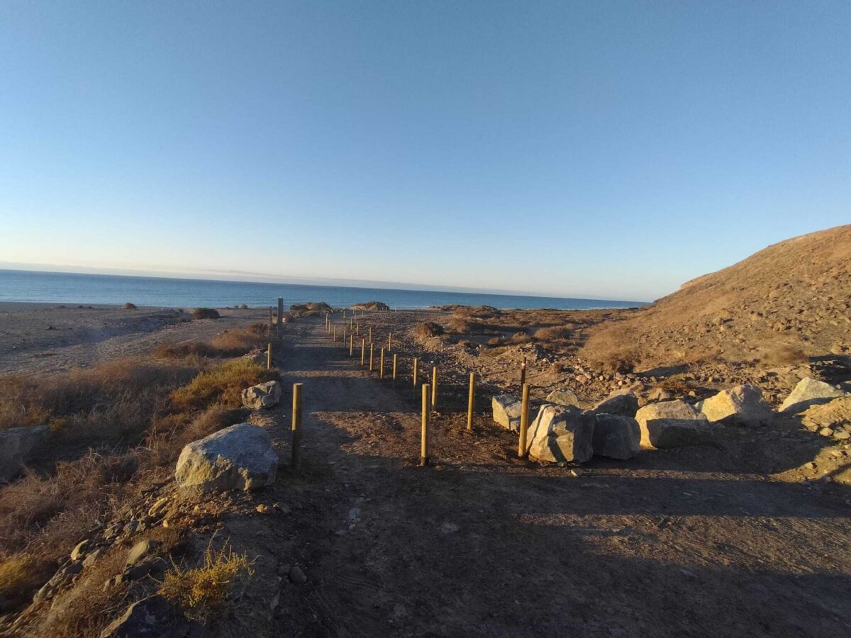 El Ayuntamiento de Pájara se opone al cierre del acceso de vehículos a la playa del Salmo 